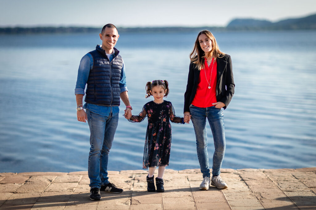 family portrait outdoor lake professional photographic portraits