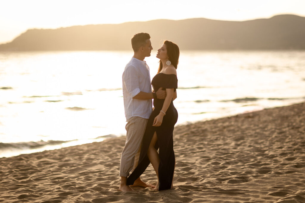 ritratto innamorati spiaggia tramonto prematri Ritratti fotografici professionali